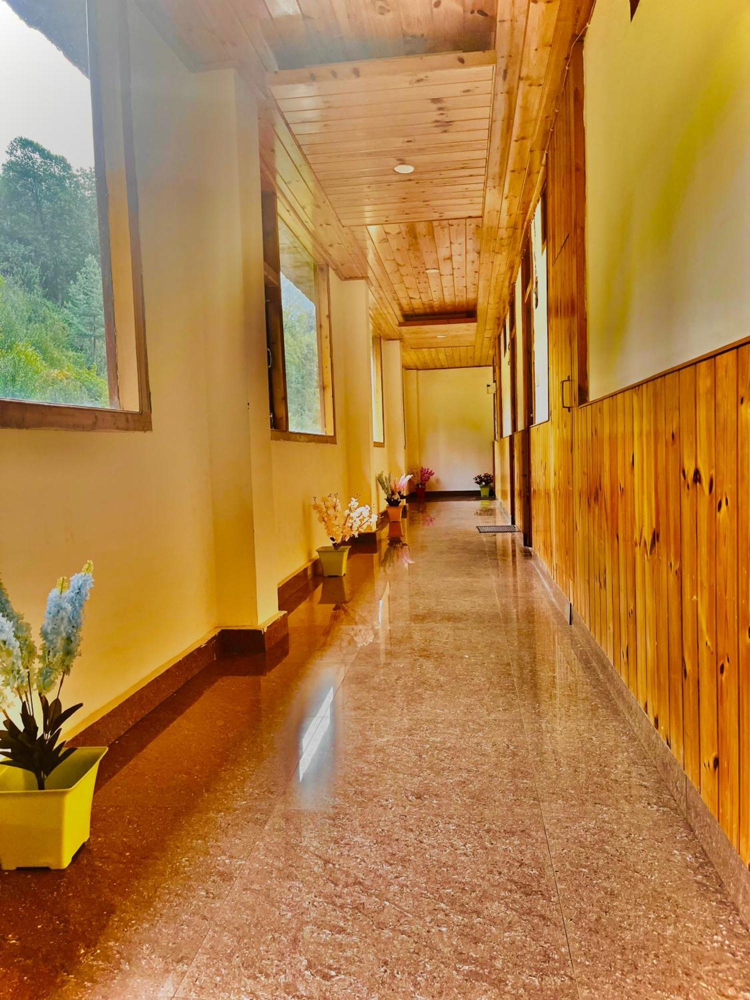 Himalayan Hill Queen Resort, Manali M98160-43400 Exteriér fotografie
