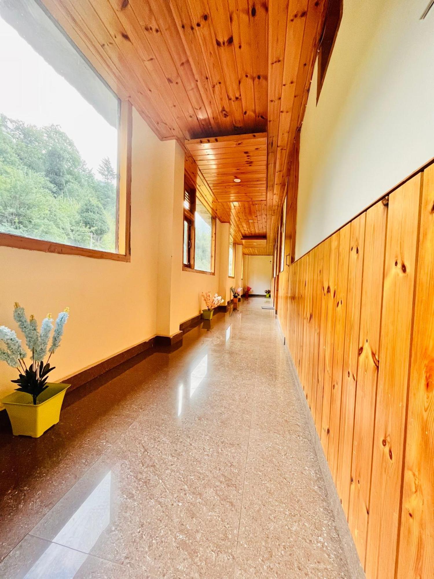 Himalayan Hill Queen Resort, Manali M98160-43400 Exteriér fotografie